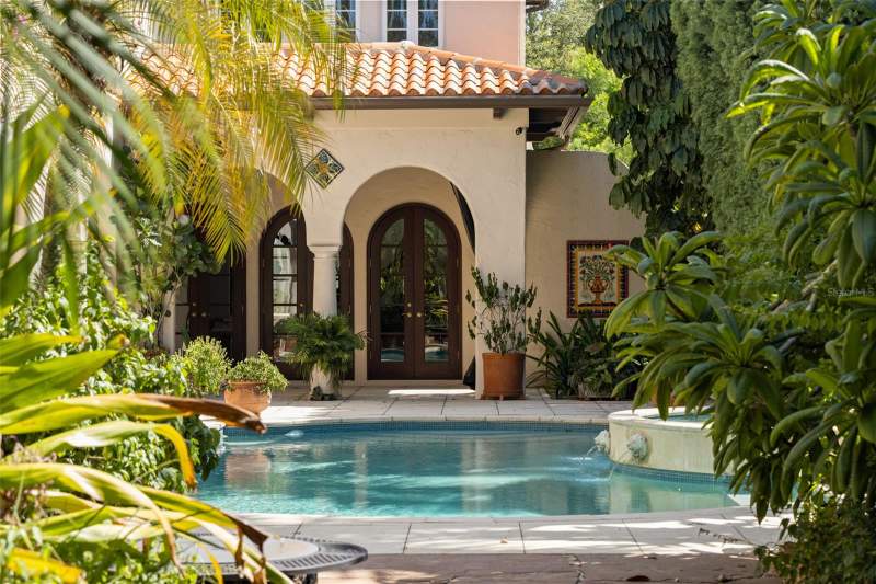 4 bedroom Single Family Residence at 4803 W Woodmere Road, Beach Park, Tampa — photo 3