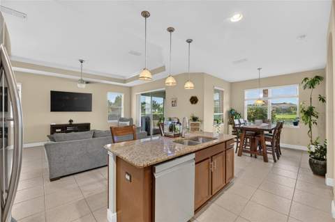 6911 Sail View Lane, Apollo Beach FL - photo 19 of 96