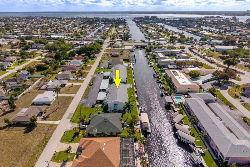 2 bedroom Townhouse at 1322 SE 40th Street #2, Harbour Castle Condo, Cape Coral — photo 2