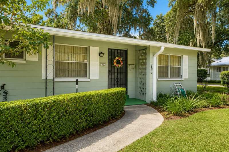 3 bedroom Single Family Residence at 703 NE 6th Place, Fair Oaks Sub, Gainesville — photo 1