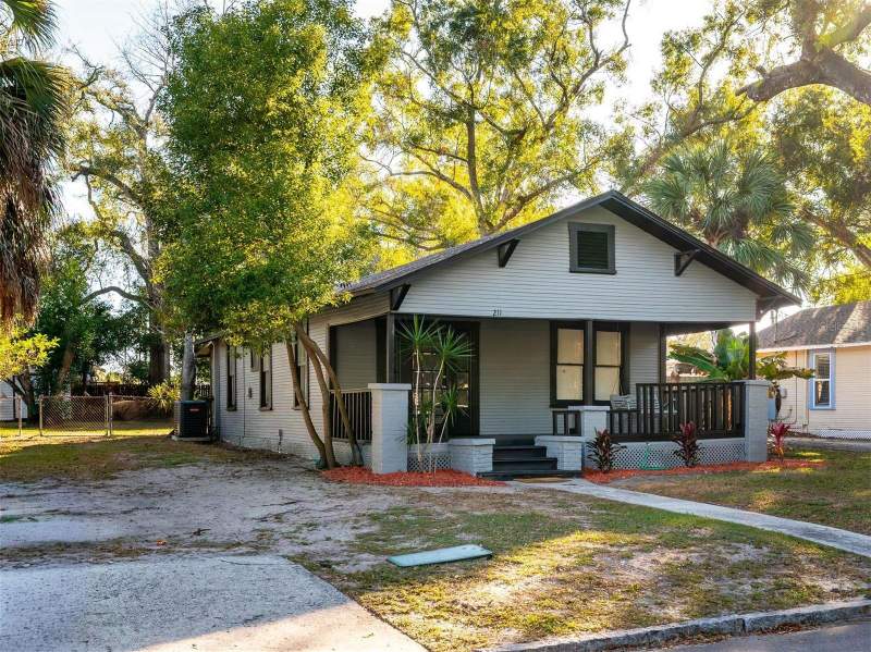 2 bedroom Single Family Residence at 211 E Cluster Avenue, Vine Park, Tampa — photo 2