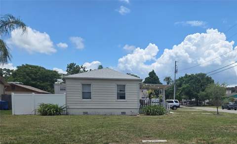 146 NE Madison Circle, St Petersburg FL - photo 7 of 25