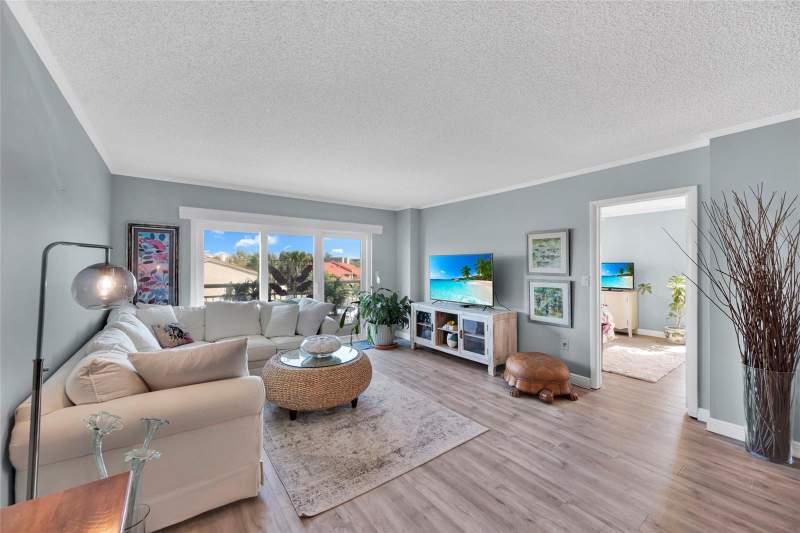 2 bedroom Condominium at 4900 Brittany Drive #301, Bayway Isles Point Brittany Six, St Petersburg — photo 4
