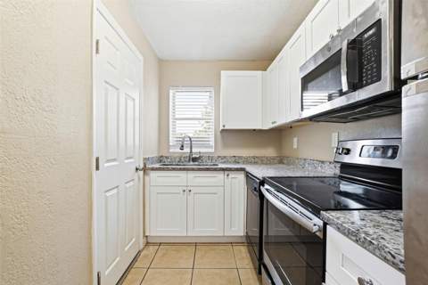 1729 Flores Court, Orlando FL - photo 16 of 39
