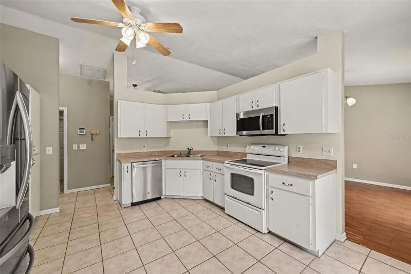 3 bedroom Single Family Residence at 5110 NW 24th Drive, Rainbows 1st Add Ph I, Gainesville — photo 5