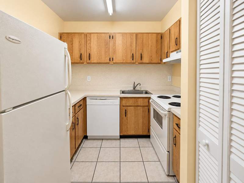 2 bedroom Condominium at 2625 State Road 590 #1724, Coachman Creek Condo, Clearwater — photo 3