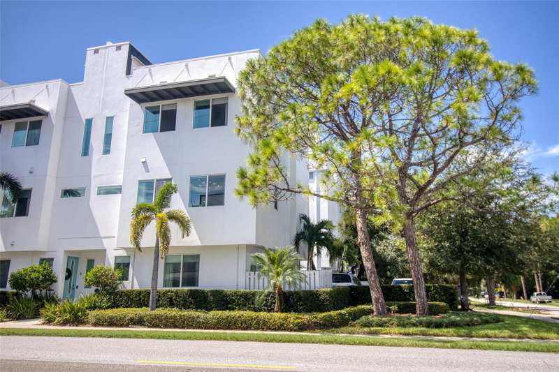 3 bedroom Townhouse at 3100 W Paul Avenue #2, South Macdill Twnhms, Tampa — photo 1