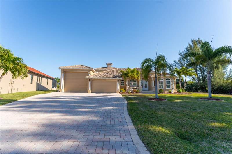 4 bedroom Single Family Residence at 10544 Poughkeepsie Circle, Port Charlotte Sec 87, Port Charlotte — photo 2