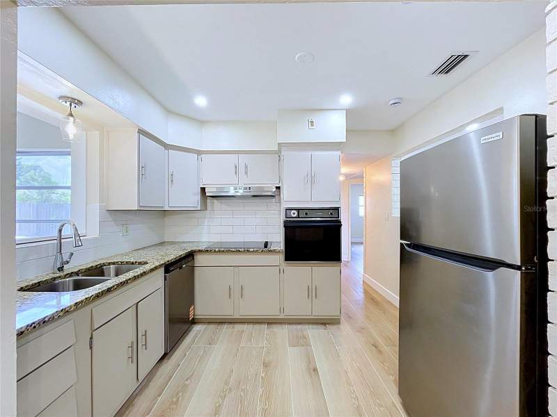 3 bedroom Single Family Residence at 9813 51st Avenue, Bay Pines Estates, St Petersburg — photo 3