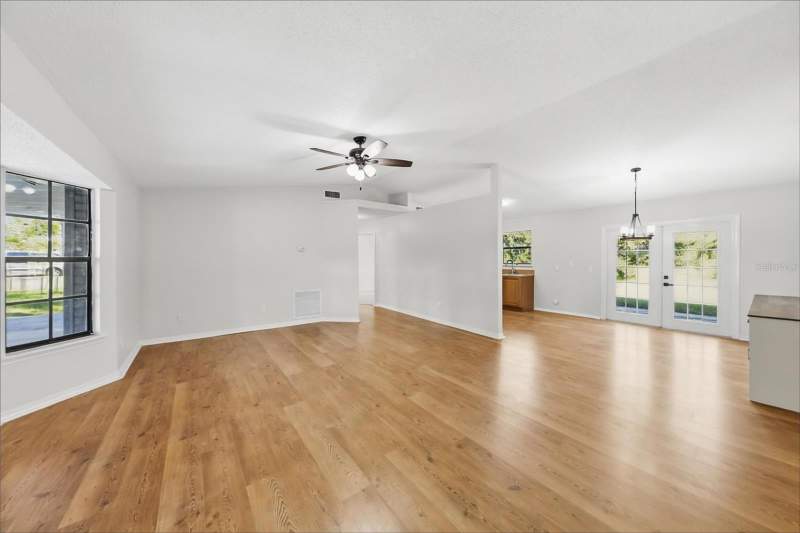 3 bedroom Single Family Residence at 2727 Banyan Drive, Florida Shores 01, Edgewater — photo 2