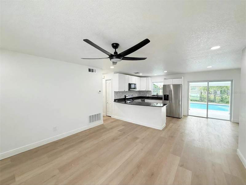 4 bedroom Single Family Residence at 4058 Luan Drive, Lake Sparling Heights, Orlando — photo 3