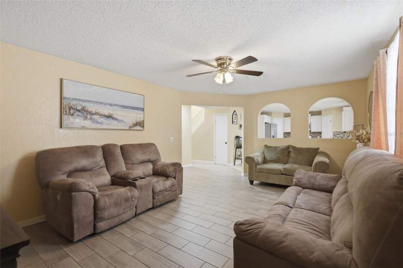 5 bedroom Single Family Residence at 1142 Normandy Drive, Poinciana Village 05 Neighborhood 01, Kissimmee — photo 4