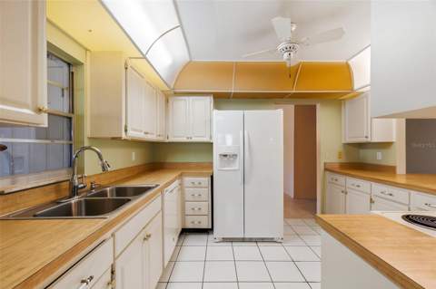 1027 Bluewater Drive, Sun City Center FL - photo 10 of 42