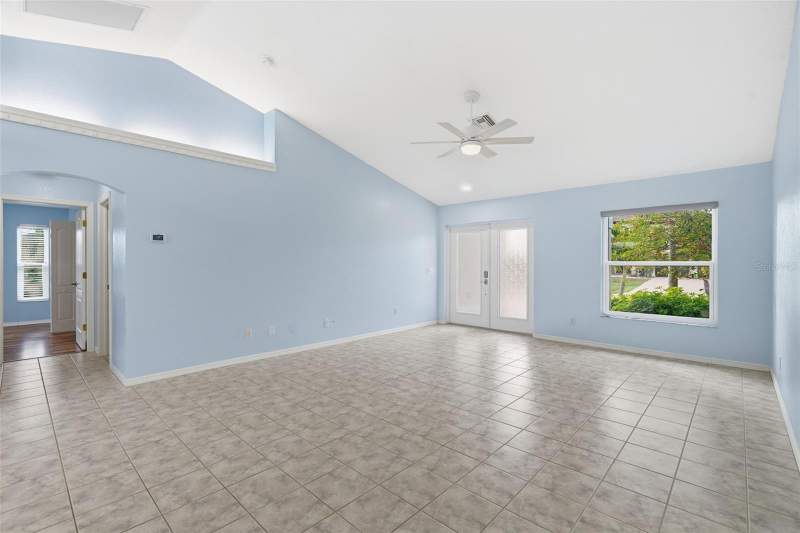 3 bedroom Single Family Residence at 2803 SW 34th Terrace, Cape Coral, Cape Coral — photo 4
