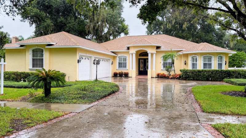 4 bedroom Single Family Residence at 816 Citrus Wood Lane, Citrus Wood Unit 2, Valrico — photo 1