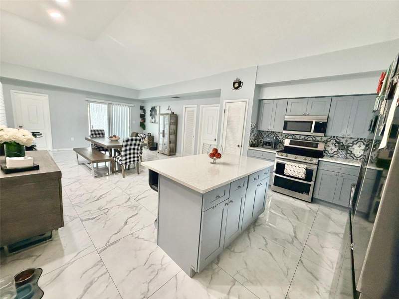 4 bedroom Single Family Residence at 6004 Memorial Highway, Bay Crest Park Unit 14, Tampa — photo 5