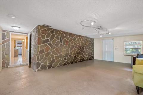 12510 Noreast Lake Drive, Tampa FL - photo 23 of 43