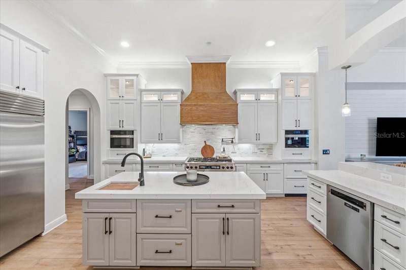 6 bedroom Single Family Residence at 16303 Dunlindale Drive, Fishhawk Ranch, Lithia — photo 3