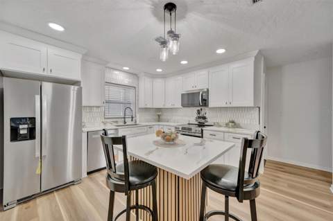 6209 Flamingo Drive, Apollo Beach FL - photo 11 of 59