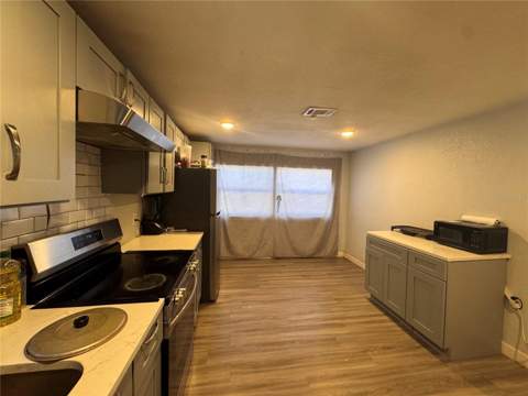 7647 Shannon Lane, Zephyrhills FL - photo 7 of 34