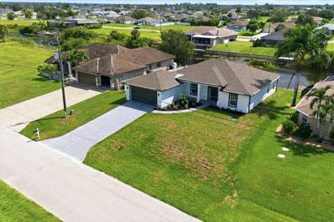 1219 NW 9Th Place, waterfront for sale in Cape Coral
