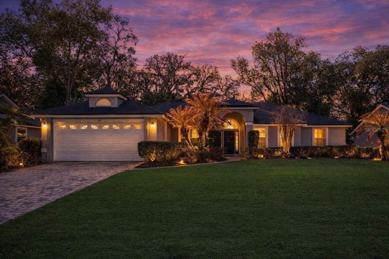 108 OAK VIEW CIRCLE home for sale in Country Club Oaks