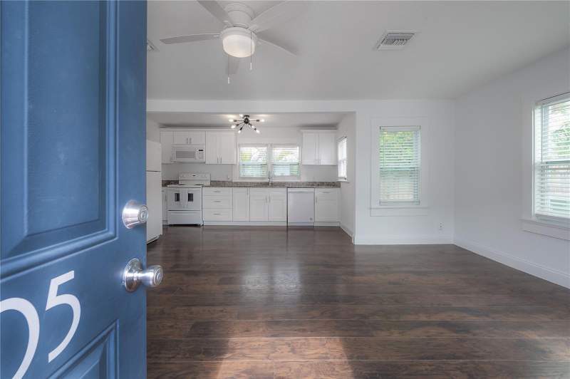 3 bedroom Single Family Residence at 405 E Cayuga Street, Lesleys, Tampa — photo 4