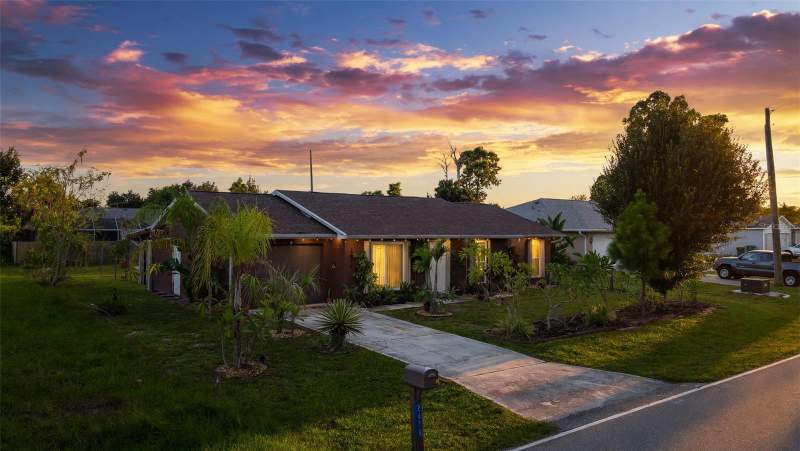 3 bedroom Single Family Residence at 2678 Rock Creek Drive, Port Charlotte Sec 023, Port Charlotte — photo 3