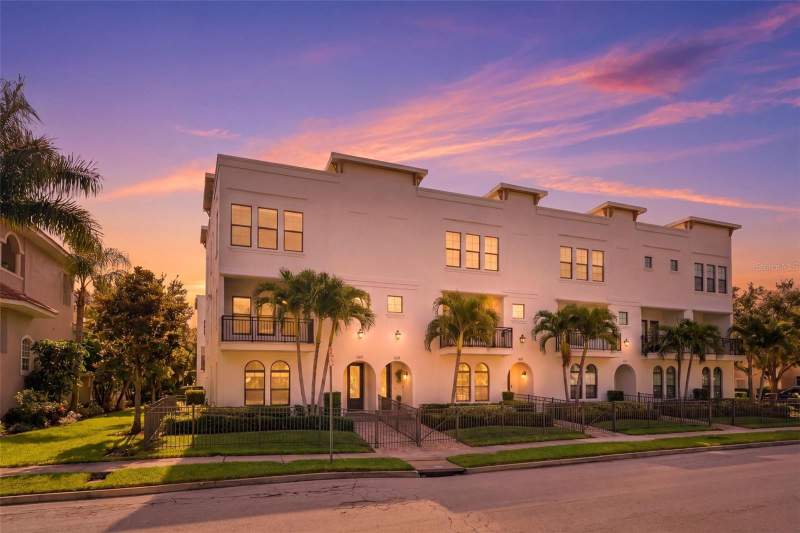 3 bedroom Townhouse at 1867 5TH STREET, CRESCENT LAKE TWNHMS PH II, ST PETERSBURG — photo 1