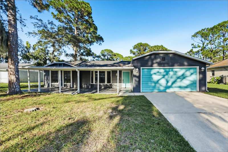 3 bedroom Single Family Residence at 2727 Banyan Drive, Florida Shores 01, Edgewater — photo 1