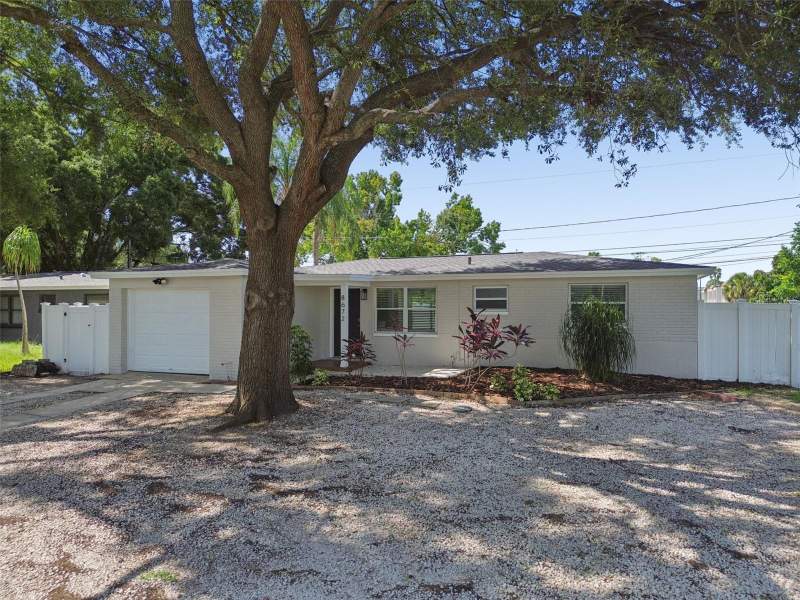 3 bedroom Single Family Residence at 8672 78th Place, Lakeside Gardens, Seminole — photo 2