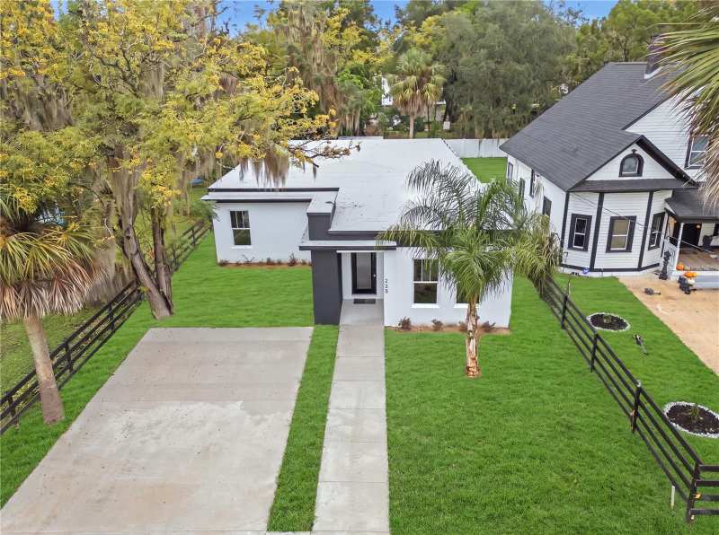4 bedroom Single Family Residence at 225 E Hyde Park Avenue, Sale'S Eustis, Eustis — photo 1