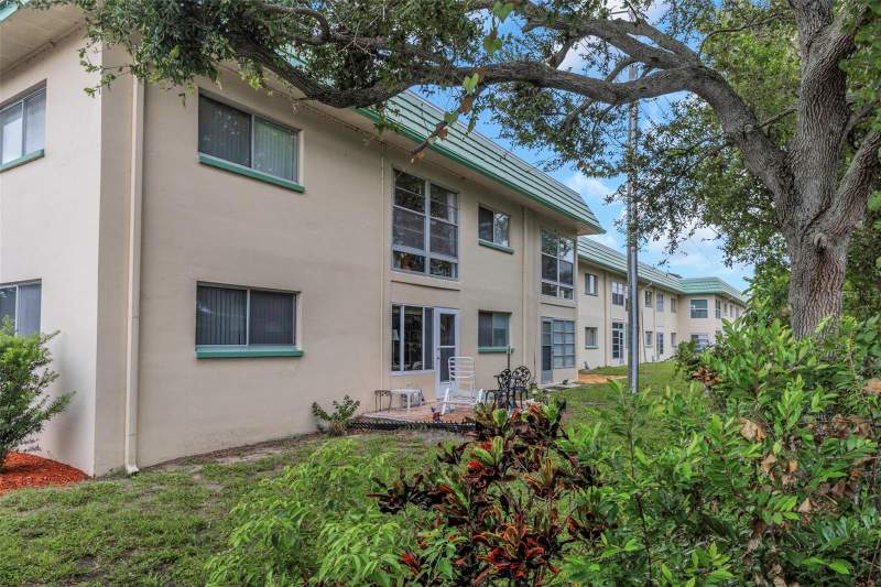 2 bedroom Condominium at 2001 Greenbriar Boulevard #17, Greenbriar Condo, Clearwater — photo 5