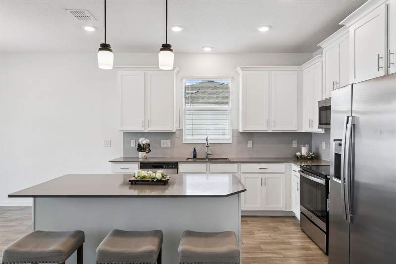 4 bedroom Single Family Residence at 6941 Dilly Lake Avenue, Trinity Lakes Ph 1, Groveland — photo 5