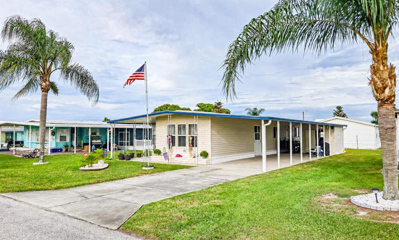 2 bedroom Manufactured Home at 5402 Mohawk Street, Lake Betmar Estates, Zephyrhills — photo 2