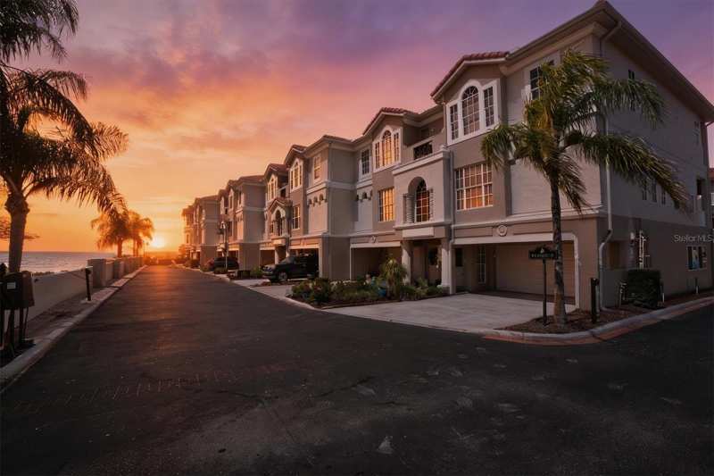 3 bedroom Townhouse at 1501 Wharfside Drive, Pointe Tarpon Twnhms, Tarpon Springs — photo 1