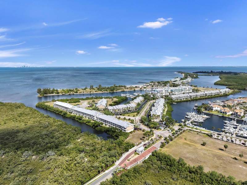 4 bedroom Townhouse at 3202 Mangrove Point Drive, Bahia Beach Twnhms Ph 2, Ruskin — photo 3