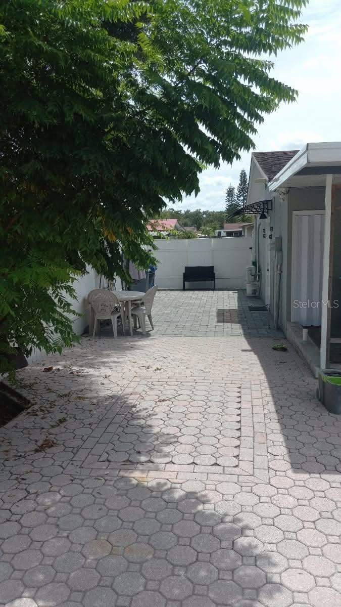 4 bedroom Single Family Residence at 7030 24th Avenue, Clair Mel City Sec A Unit, Tampa — photo 2