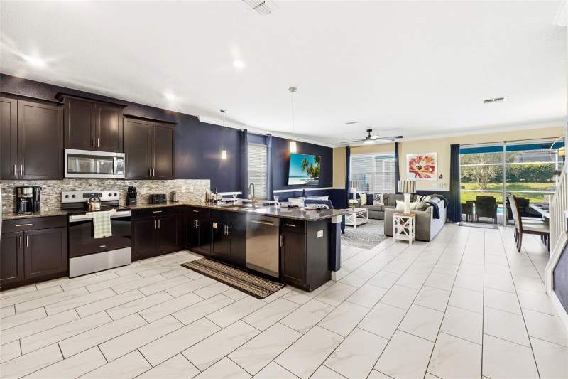 8 bedroom Single Family Residence at 9099 Hazard Street, Stoneybrook South, Davenport — photo 5