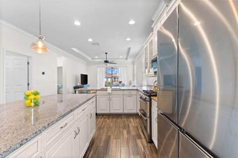 6918 Makers Way, Apollo Beach FL - photo 10 of 33