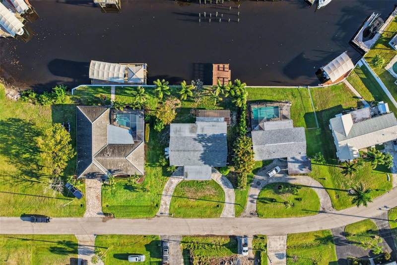 3 bedroom Single Family Residence at 468 GRENIER DRIVE, BLUE WATER SHORES, NORTH FORT MYERS — photo 2