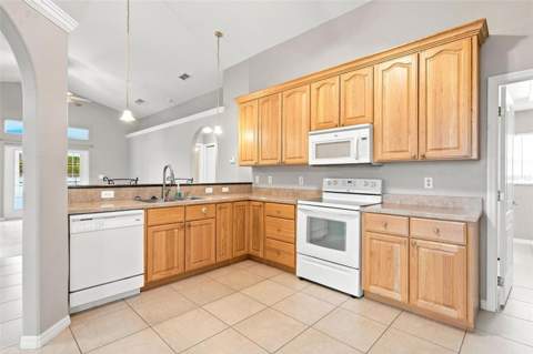 93 Fairway Circle, Umatilla FL - photo 13 of 38