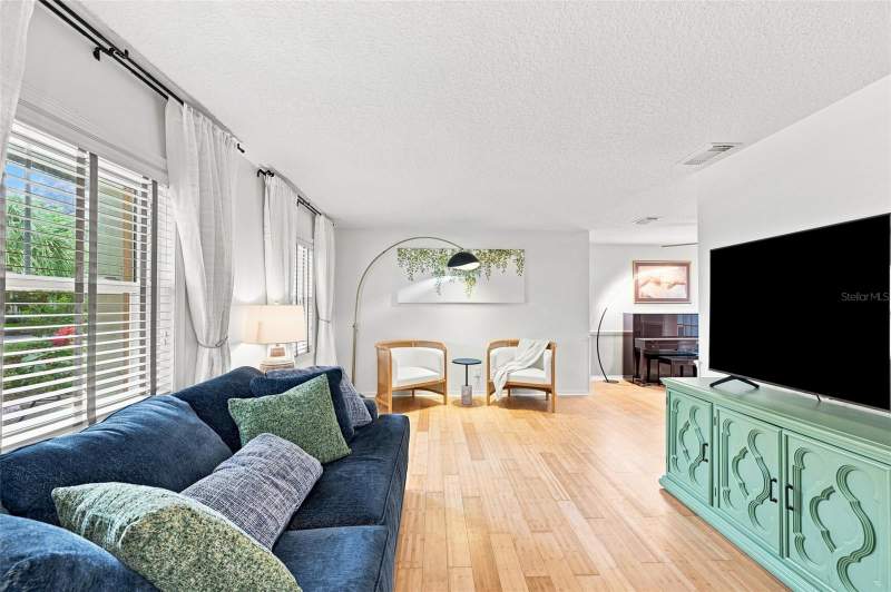 3 bedroom Single Family Residence at 2107 W Fore Drive, Forest Hills Estates, Tampa — photo 3