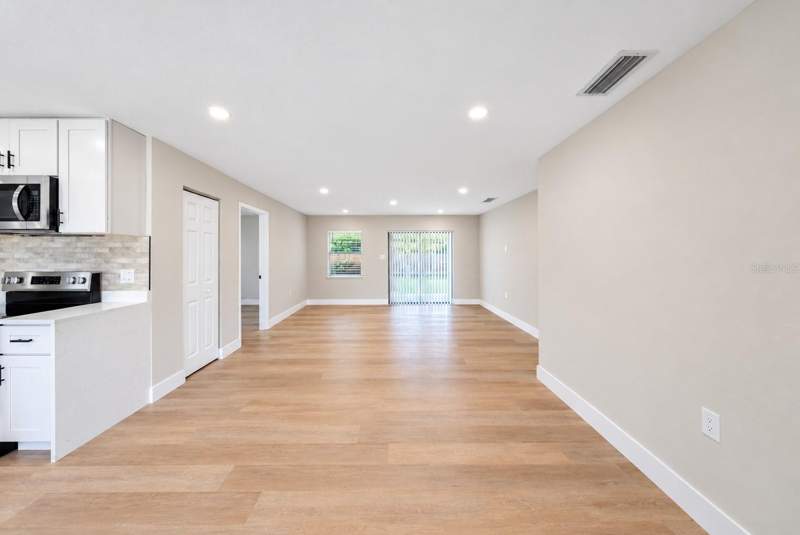 4 bedroom Single Family Residence at 4925 Elese Street, Malibu Groves Eighth Add, Orlando — photo 5