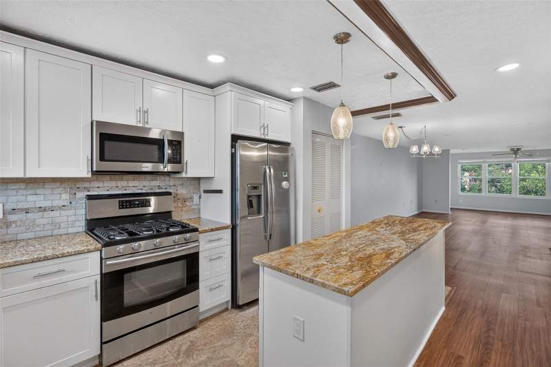 1 bedroom Condominium at 5750 80th Street #D307, Five Towns Of St Pete, St Petersburg — photo 4