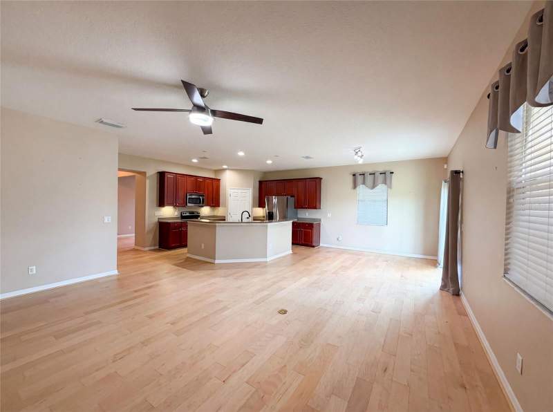 4 bedroom Single Family Residence at 5605 Windsong Oak Drive, Windsong At Leesburg, Leesburg — photo 3