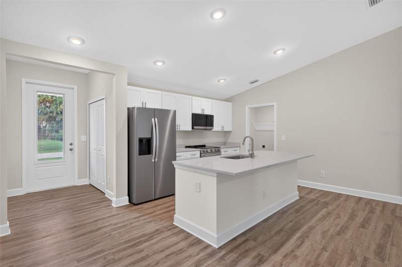 3 bedroom Single Family Residence at 434 Avella Street, Port Charlotte Sec 04, Port Charlotte — photo 5