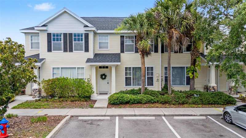 2 bedroom Townhouse at 12216 Country White Circle, Country Chase, Tampa — photo 1