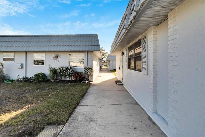 2 bedroom Condominium at 202 Bedford Trail #112, Bedford E Condo, Sun City Center — photo 4