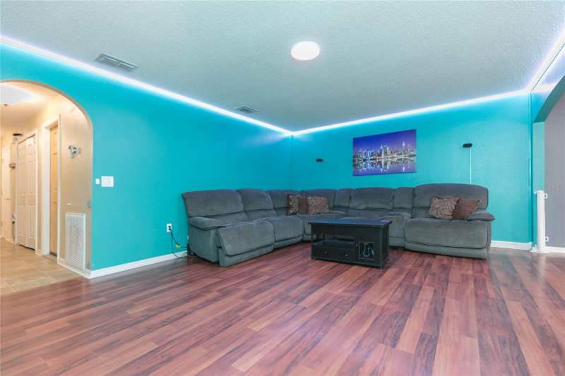 3 bedroom Townhouse at 9922 Ashburn Lake Drive, Ashburn Square Twnhms, Tampa — photo 2